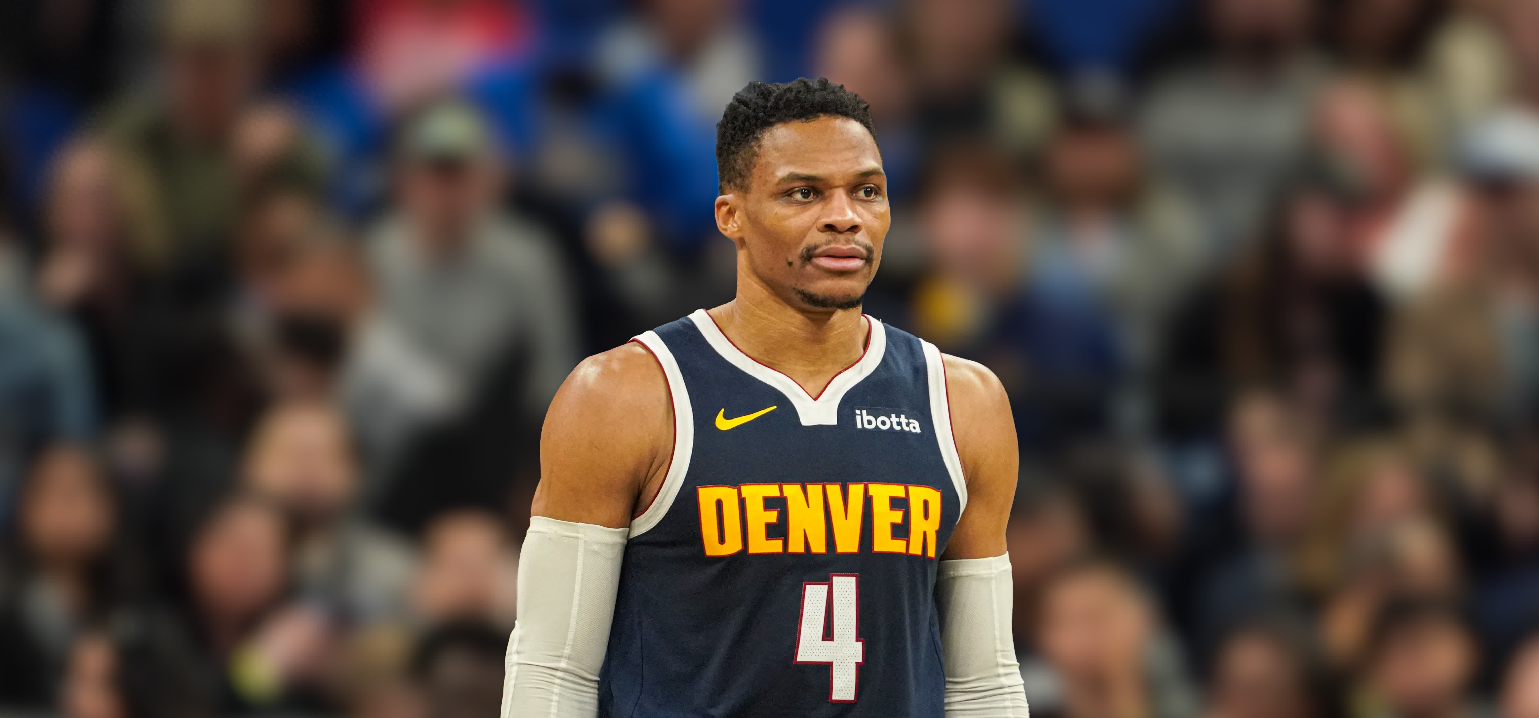 赛后丹佛掘金调整名单以备NBA常规赛，主帅复盘环节打磨，更衣室稳定，轮换策略成焦点的简单介绍